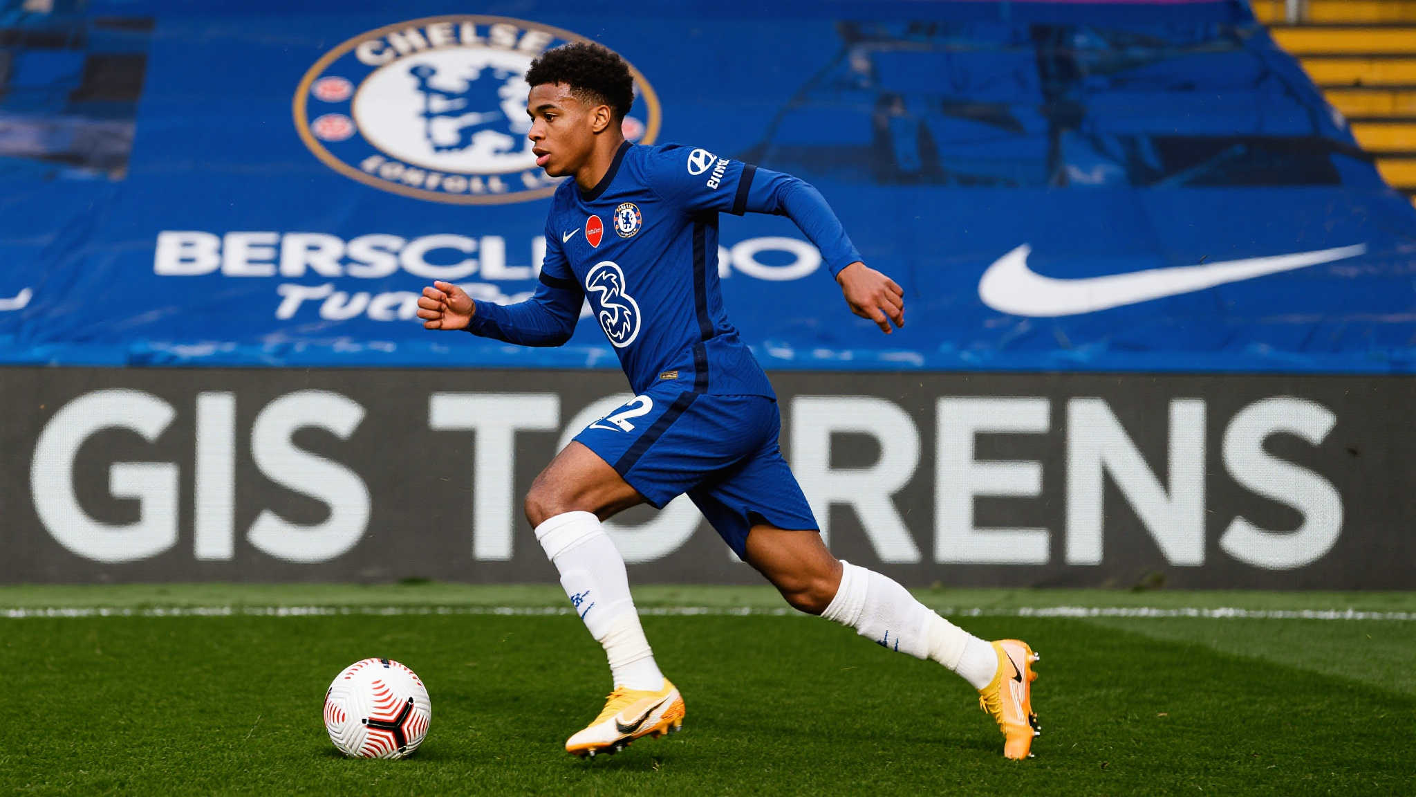 对于切尔西来说，签下吉Torens无疑是他们重建计